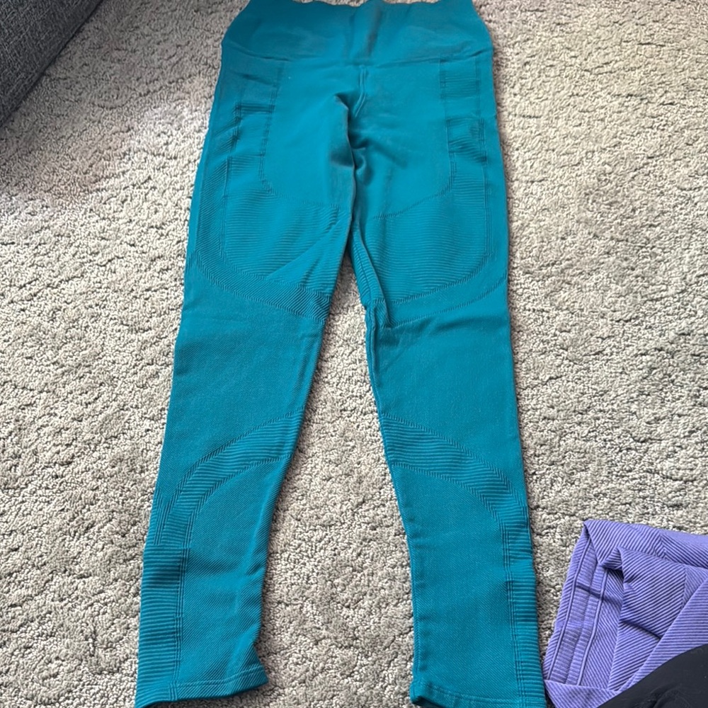 NUX Blue Leggings Vibrant and Form-Fitting
